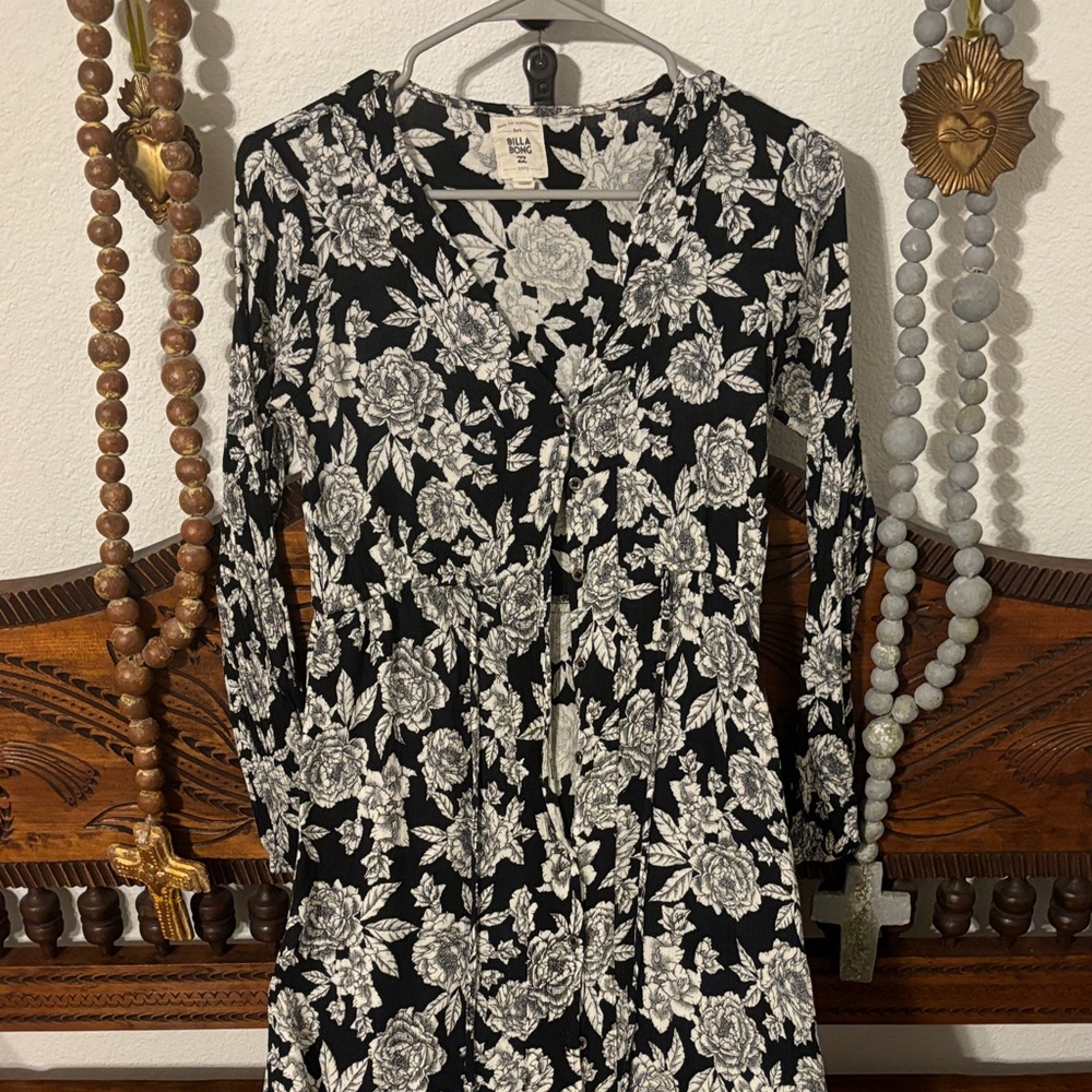 Billabong Black and White Floral Long Sleeve Dress